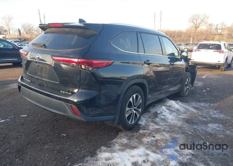 2021 Toyota Highlander Xle из США, поврежденный, VIN 5TDGZRBH7MS136009